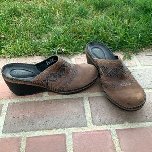 Clarks Artisan Collection brown leather Stitched Mules Gently worn